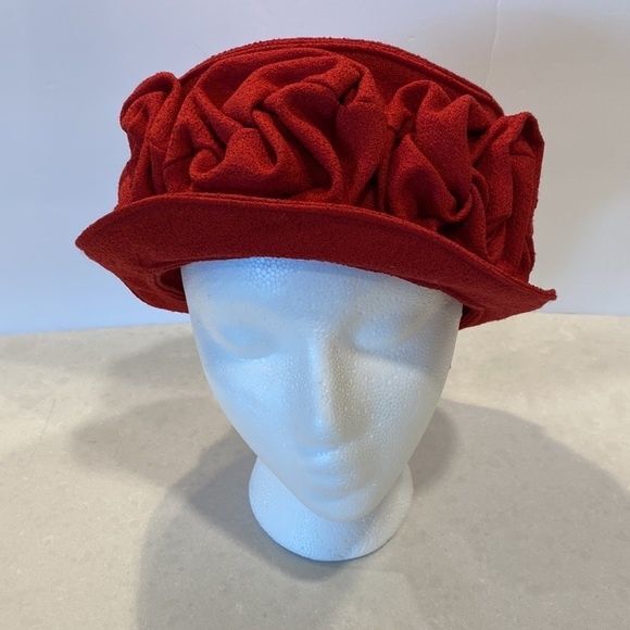 Women's Hat Lisa Ventre Original of Boston. Massachusetts Very own “Mad Hatter” - Picture 10 of 10